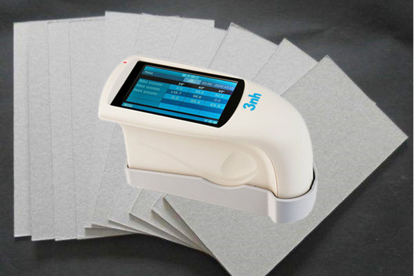 光泽度仪检验灰板纸表面品质